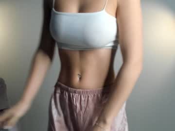 girl
        brittcubitt cam image #2389176