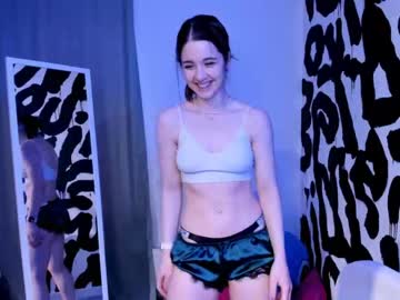 girl
        ainamil cam image #523638