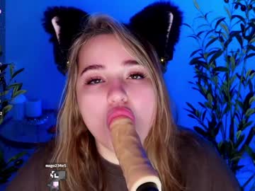girl
        melissabowen cam image #3816157