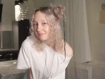 girl
        melissacoopers cam image #3024768