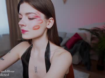 girl
        auddicted cam image #594379