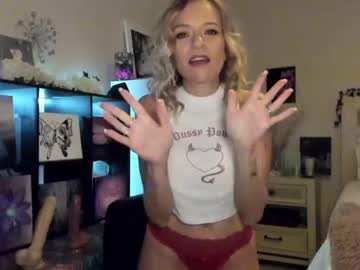 girl
        laceycoffeegirl cam image #1736870