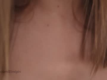 girl
        emyii cam image #2741662