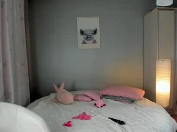 girl
        _mito_69 cam image #2187375