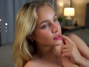 girl
        lipswithsmileonthem cam image #3954302