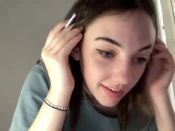 girl
        laceyflowers cam image #2004570