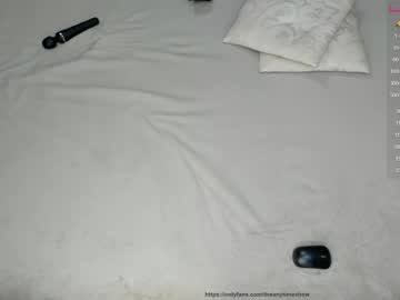 girl
        theanytimeshow cam image #401128