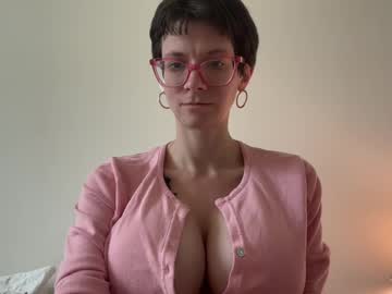 girl
        naomi_reah cam image #4416541