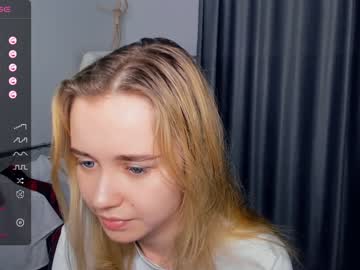 girl
        fresh_cherries cam image #1645295