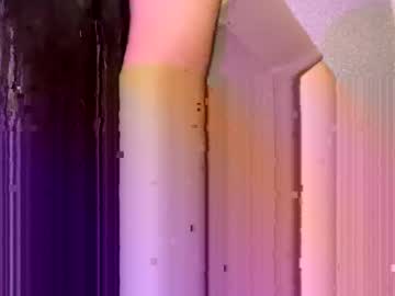 girl
        lizzy_peach cam image #3399545