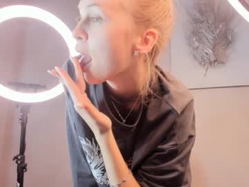 girl
        darling_dreamer cam image #1605303