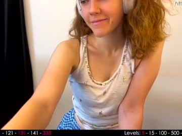 girl
        its_lily cam image #657633