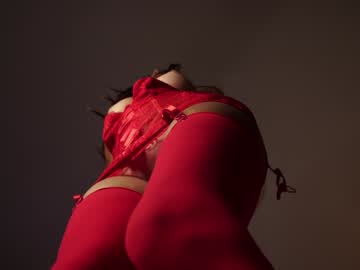 girl
        emilybatee cam image #3837631