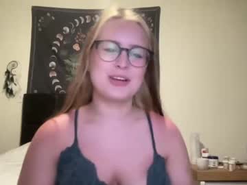 girl
        sarahmartin420 cam image #1238241
