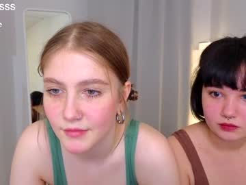 couple Webcam Girls Sex Thressome And Foursome with naomi_flower