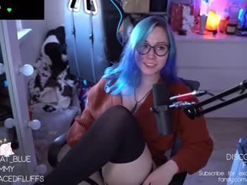 girl
        blue_mooncat cam image #1144235