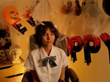 girl
        lenaelisabeth cam image #1832036