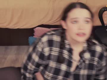 girl
        chery_lady22 cam image #2036219
