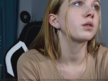 girl
        small_blondee cam image #2995583