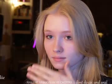 girl
        bestblondiiecb cam image #874794