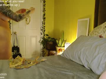 girl
        skybella_ cam image #3961097
