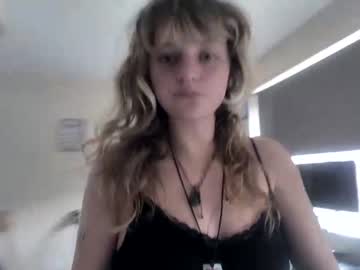 couple
        honeybones8 cam image #888467