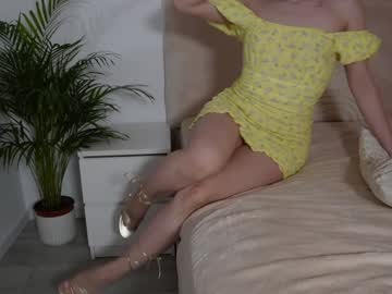 girl
        funny_to_see_you_here cam image #3693990