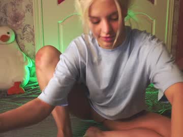 girl
        lesi_moonie cam image #3630070