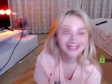 girl
        shy_blondiee cam image #598369