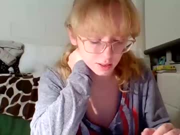 girl
        blonde_katie cam image #2279234