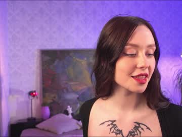 girl
        ella_knockers_xl cam image #836388