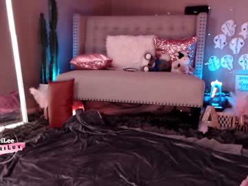 girl
        aubrilee cam image #1067307
