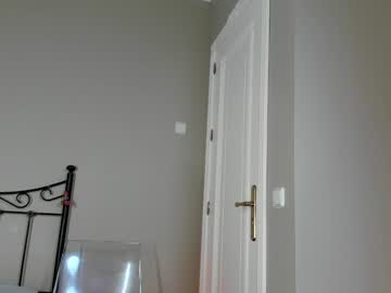girl
        mazeekiin cam image #3723040