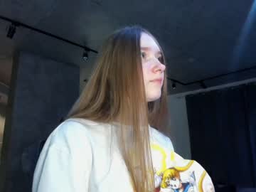 girl
        mysat cam image #1085778