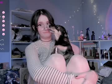 girl
        katkittykate cam image #3846680