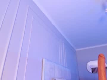 girl
        aerri_lee cam image #19558