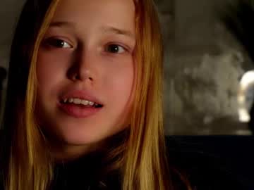 girl
        gemmabrabazon cam image #2946903