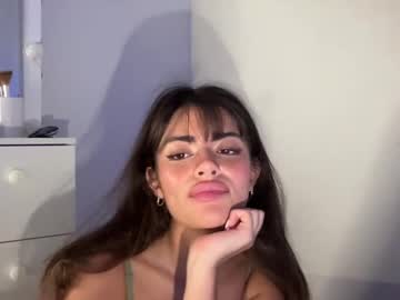 girl
        poutyselena cam image #2857551