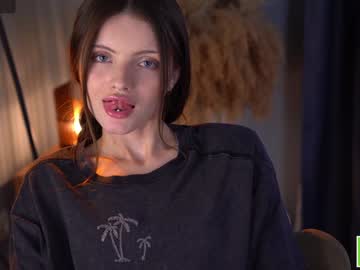 girl
        bellacle cam image #2998461