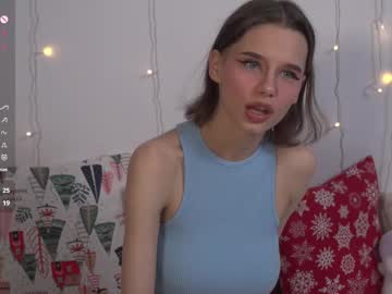 girl
        happynewdear cam image #3901459