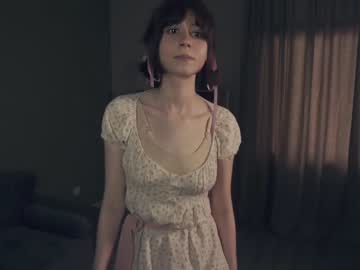girl
        meghanash cam image #2681922