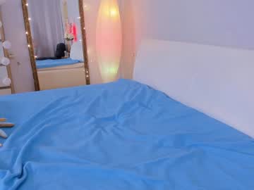 girl
        kittycaitlin cam image #1689809