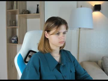 girl
        fontyfall cam image #1912436