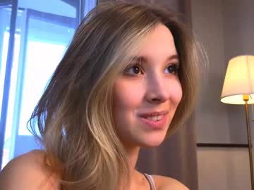 girl
        milablush cam image #902045