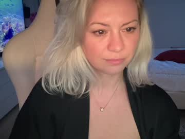 girl
        kiradivine cam image #4377920