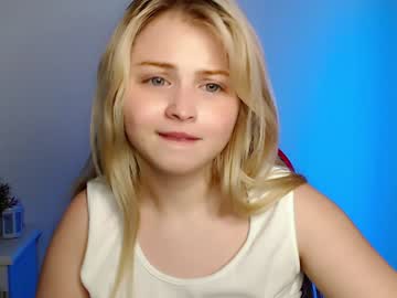 girl
        shy_blondiee cam image #632077