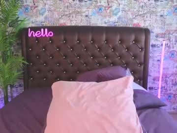girl
        angelina_new cam image #2776892