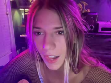 girl
        oliviahansleyy cam image #3815895