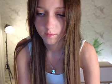 girl
        tadammary cam image #2170317