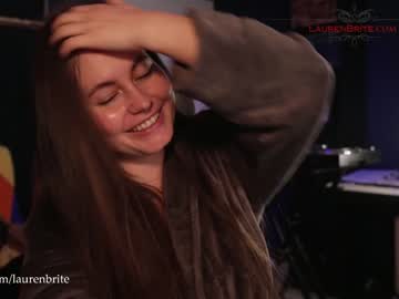 girl
        laurenbrite cam image #640475